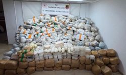 Hakkari'de 860 kilo uyuşturucu madde ele geçirildi