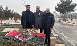 İlhan Cavcav, vefatının 9'uncu yıl dönümünde kabri başında anıldı