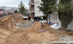 İş makinesiyle duvar arasında sıkışan işçi öldü