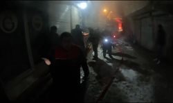 İtfaiye eri, alevlerin arasındaki tüpü çıkardı; o anlar kamerada