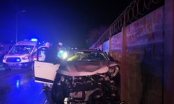 İzmir'de iki otomobil çarpıştı: 2'si ağır 6 yaralı