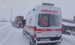 Kara saplanan ambulansı İl Özel İdaresi ekipleri kurtardı