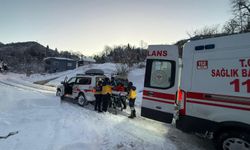 Kardan yolu kapanan köydeki KOAH hastasını, hastaneye UMKE ulaştırdı