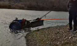 Kırıkkale'de traktör Kızılırmak'a düştü