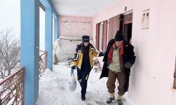 Malatya'da sağlık ekipleri, iş makinesi ile hastaya ulaştı