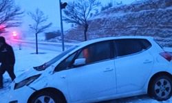 Mardin'de 90 kırsal mahallenin yolu kardan kapandı; 5 kazada 3 yaralı