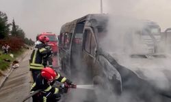 Osmaniye'de seyir halindeki servis minibüsü yandı