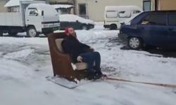 Otomobile bağladığı koltukla kayak yaptı