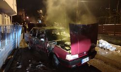 Park halindeki otomobil yandı