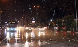 'Sarı kod'la uyarılan Antalya'da tarım alanları su altında kaldı