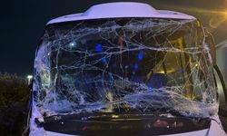 TEM Kocaeli geçişinde servis minibüsü ile TIR çarpıştı; 6 yaralı