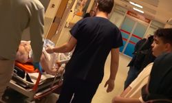 Temizlemeye çıktığı makinenin üzerinden düşen işçi ağır yaralandı