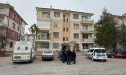 Tüfeğini temizlerken kendini yaraladı