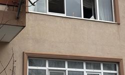 Apartman dairesinde çıkan yangında evli çift dumandan etkilendi