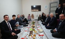 Bakan Bak: Birileri gibi deprem turisti değiliz