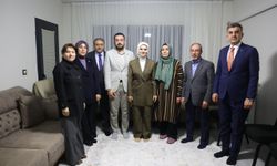 Bakan Göktaş, yeni evine kavuşan ailenin iftar sofrasına misafir oldu