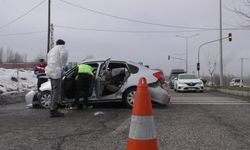 Bingöl'de otomobiller çarpıştı: 1 ölü, 5 yaralı