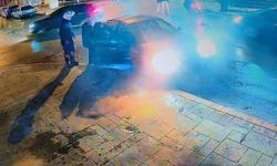 Çarptığı motosiklet sürücüsünü otomobiliyle hastaneye götürdü; o anlar kamerada