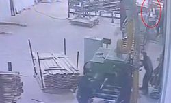 Fabrika işçisinin başına odun parçasının isabet etmesi sonucu öldüğü olay kamera