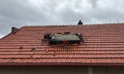 Isparta'da 2 minarenin alemi rüzgardan yıkıldı