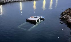 İstanbul - Bakırköy'de zabıta aracı denize düştü