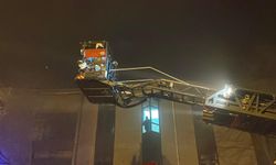 İstanbul - Kağıthane'de marangozhanede yangın; mahsur kalan 11 kişi ile 1 köpek kurtarıldı