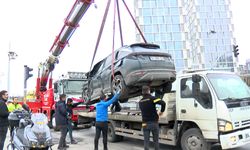 İstanbul - Küçükçekmece'de kaza yapan otomobil dereye uçtu