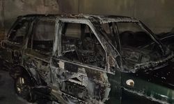 İstanbul - Maslak'ta ısınmak için ateş yaktı 5 araç küle döndü: Ateş yayılınca kaçtım