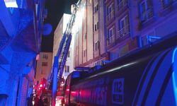 İstanbul - Silivri'de bina girişindeki elektrik trafosu yandı: 2 kişi dumandan etkilendi