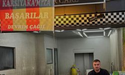 İzmir'de direğe çarpan motosikletin sürücüsü öldü