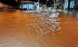 İzmir'de sağanak sırasında kamyonetle alt geçitte mahsur kalan sürücü öldü