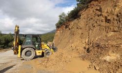 İzmir'de sağanak; yollar su doldu, esnaf mağdur oldu (3)