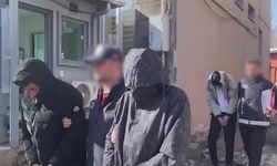 Kamyonetten 19 kaçak göçmen çıktı; 3 gözaltı