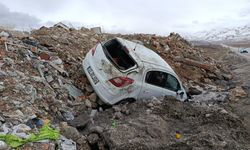 Malatya'da devrilen otomobildeki 5 kişi yaralandı