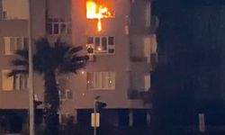 Mersin'de ev yangını; 2 kişi dumandan etkilendi