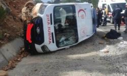 Muğla'da ambulans devrildi; paramedik yaralandı