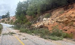 Muğla'da toprak kayması; yol kısmen kapandı