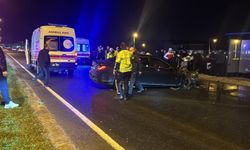 Otomobilin çarptığı özel halk otobüsü devrildi: 5 yaralı