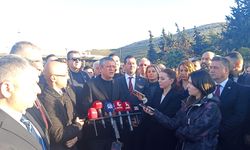 Özgür Özel, deprem şehitliğini ziyaret etti (3)