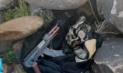 Şanlıurfa'da volkanik bazalt taşlarının altında cephanelik ele geçirildi: 8 gözaltı