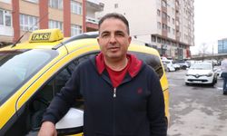 Şoförleri ayrılınca durakta eşine yardım için direksiyona geçen Nuriye, 10 yıldır taksicilik yapıyor / Ek fotoğraflar