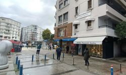 Son anda kapıyı kapatan kuyumcu, soygunu önledi