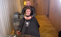 Ünlü futbolcuların berberi Şenol Erdoğan, Torino'da yoğun mesaide