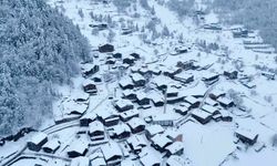 Uzungöl'de kar yağışı sonrası seyirlik manzaralar