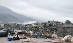 Yalova'da fırtına; deniz taştı, balıkçı barınakları zarar gördü