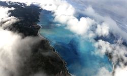 Yamaç paraşütü sırasında Ölüdeniz'de oluşan renk geçişleri görüntülendi