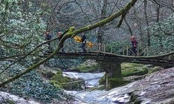 Akrabasının düşmesini engellemek isterken düşüp öldü, toprağa verildi