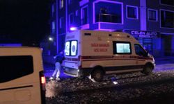 Annesinin sevgilisini bıçaklamıştı; adliyeye sevk edildiler