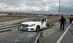 Arızalanan otomobile TIR çarptı: 1 yaralı