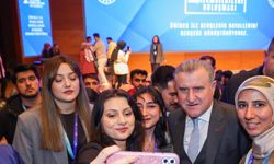 Bakan Bak: Kadın sporcularımızla gurur duyuyoruz